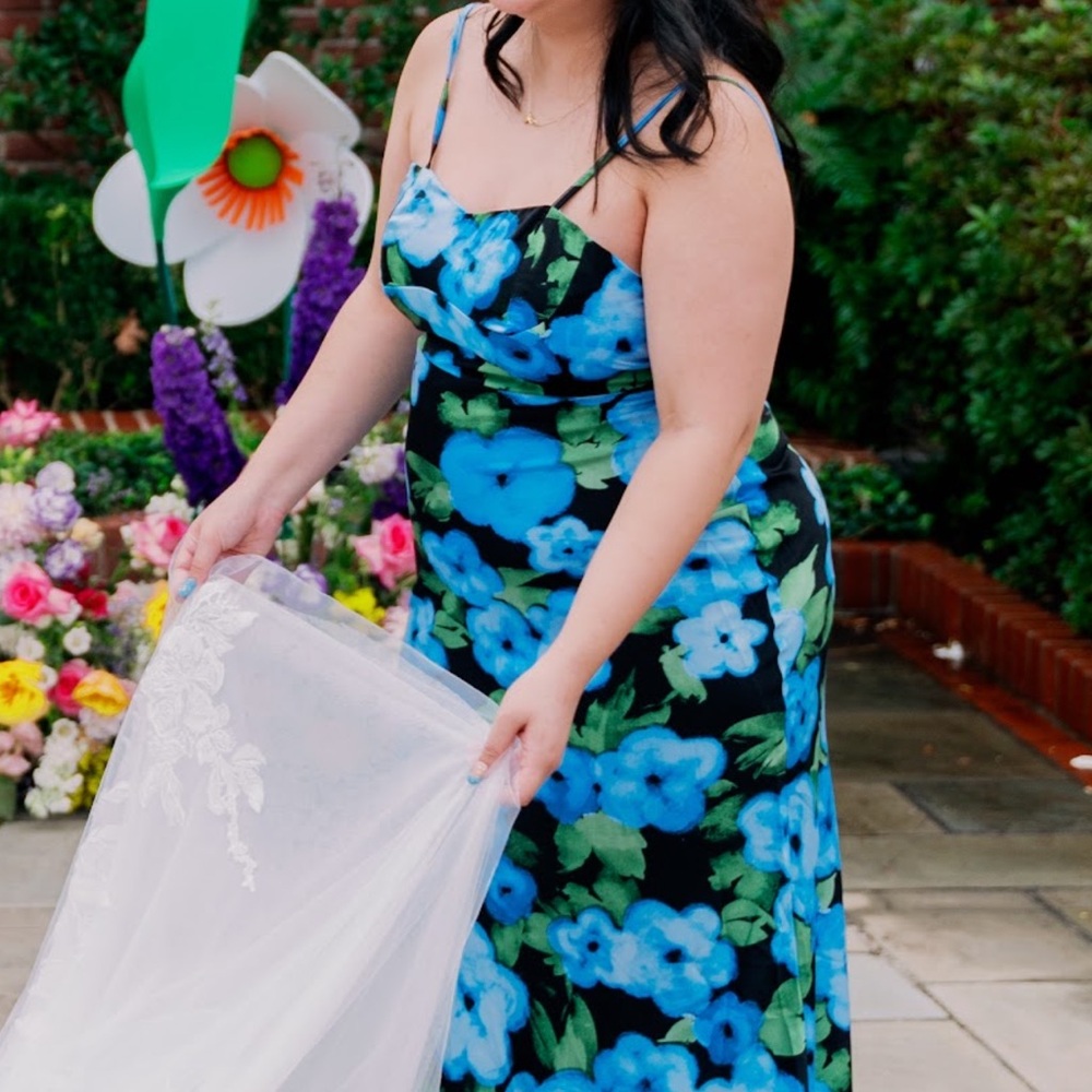 Selfie Leslie Low Back Floral Maxi Dress - Picture 4 of 8